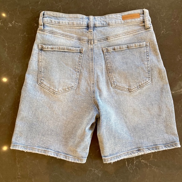 ✨Sanctuary✨ Classy Light Wash Jean Shorts - Picture 7 of 7
